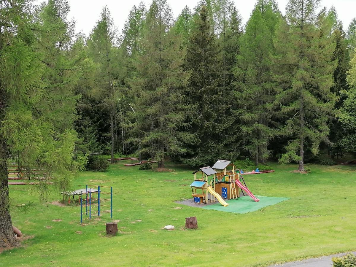 Bungalovy Pri Hoteli Spojar Жьяр Экстерьер фото